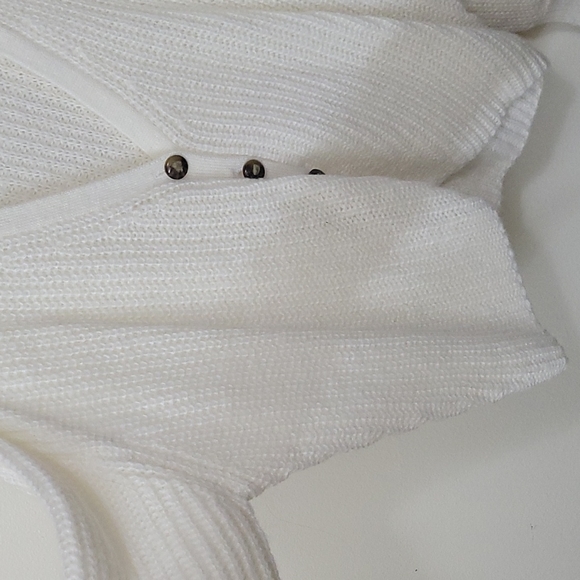 Slightly cropped button up sweater - Picture 2 of 4